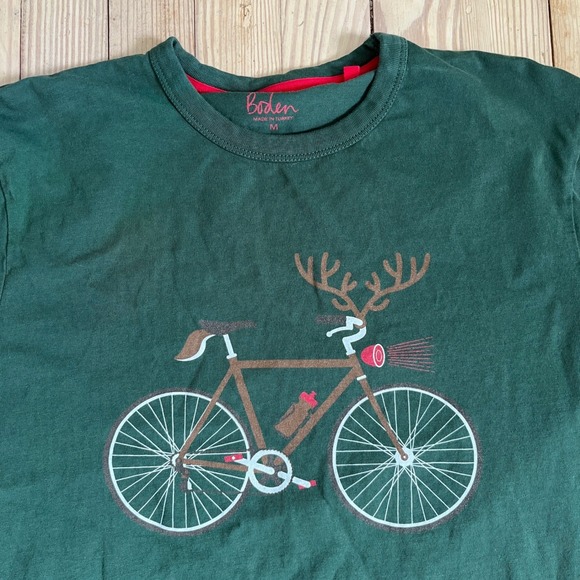 Boden‎ Mens Green Long Sleeve Bike with Antlers Graphic T-Shirt - Picture 2 of 5